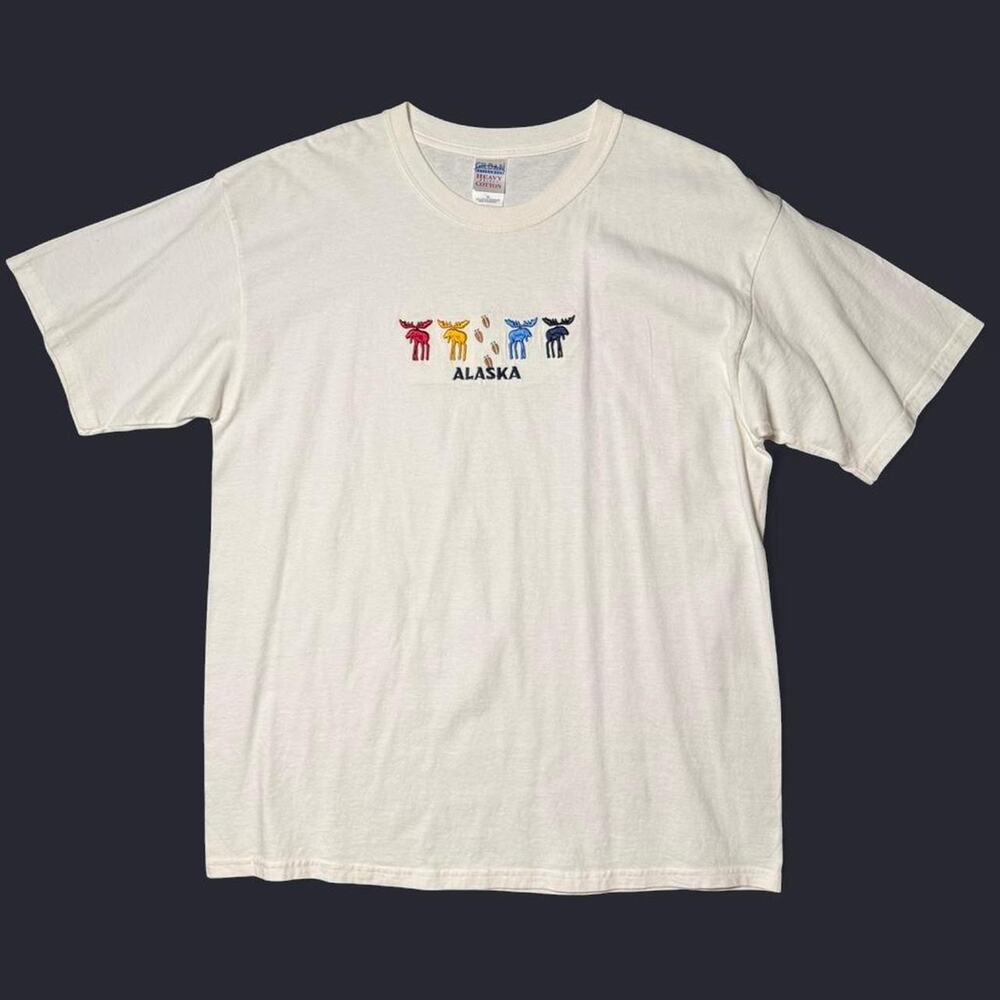 Vintage Gildan White Embroidered Alaska Moose Graphic Cotton Tee